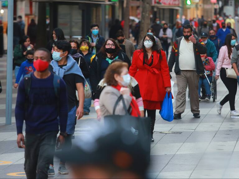 20 DE AGOSTO DE 2020/SANTIAGO
Personas circulando por Paseo Ahumada en Santiago Centro tras salir de cuarentena y pasar a Fase 2 de transición al desconfinamiento, durante la pandemia por Coronavirus, Santiago.
FOTOS: JOSÉ FRANCISCO ZUÑIGA AGENCIAUNO