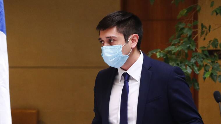 Diputado Calisto por cuarto retiro: "Es compatible con el IFE"