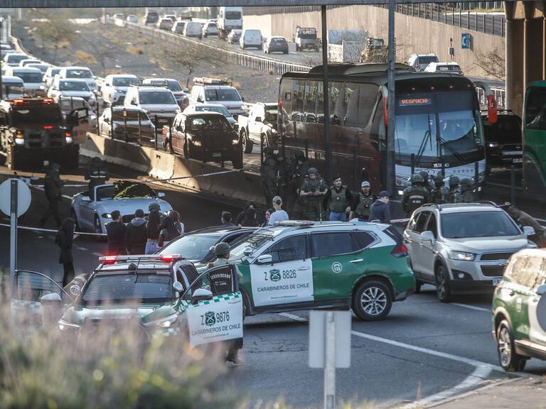 Hombre fallece tras ser atacado a tiros mientras conducía automóvil en Lo Espejo