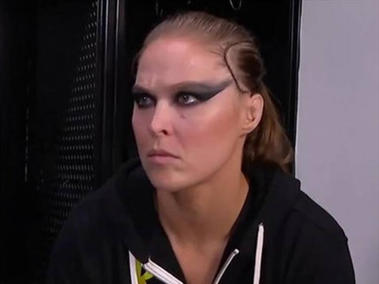 Ronda Rousey invita a los fans a verla durante la presentación de WWE en Chile