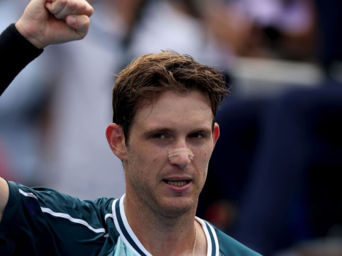 Nicolás Jarry elimina a Stefanos Tsitsipas en la primera ronda del ATP 500 de Beijing