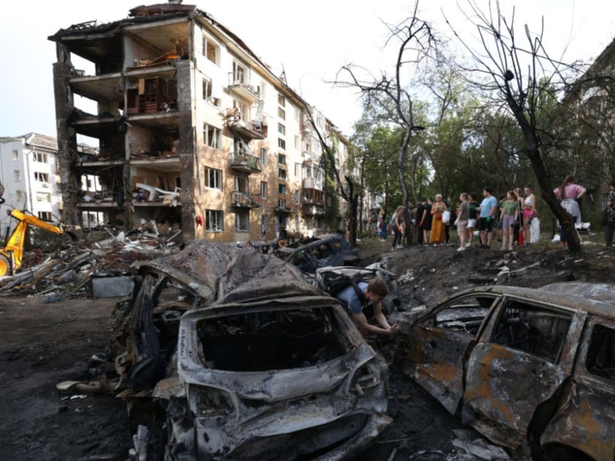 Bombardeo ruso deja más de 35 muertos y 190 heridos en Ucrania: equipos de emergencias continúan con rescate en hospital infantil atacado