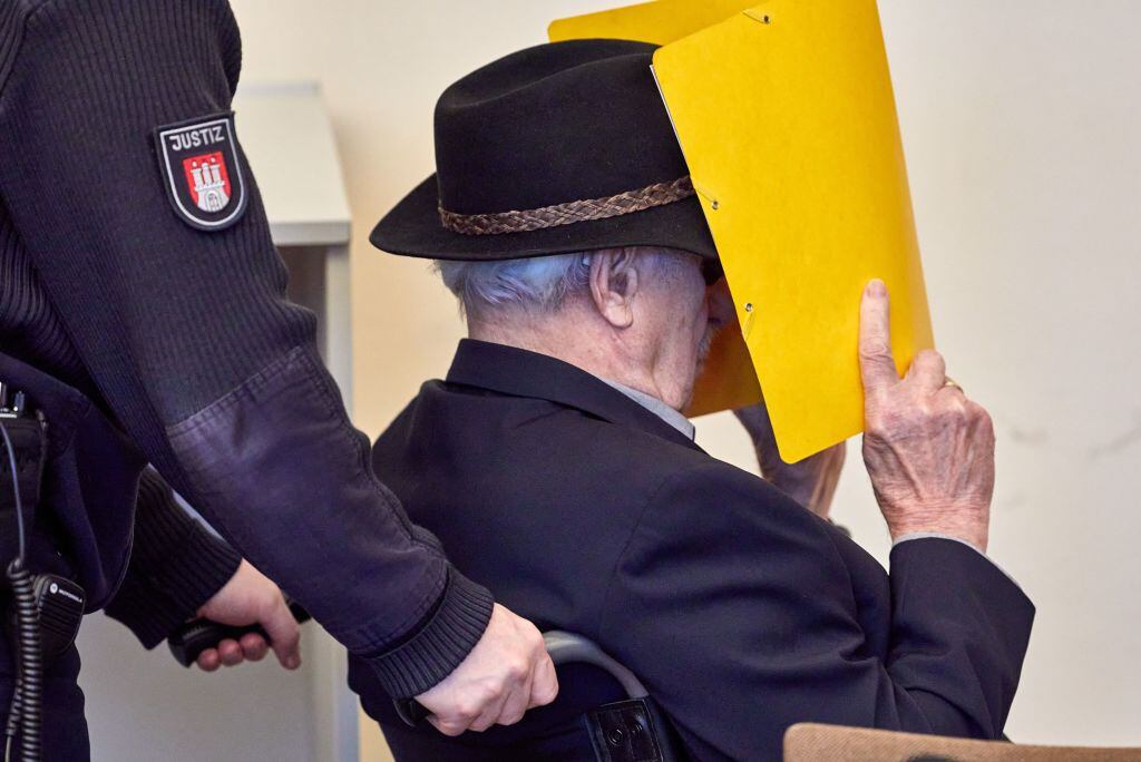Dey ingresando al tribunal de Hamburgo