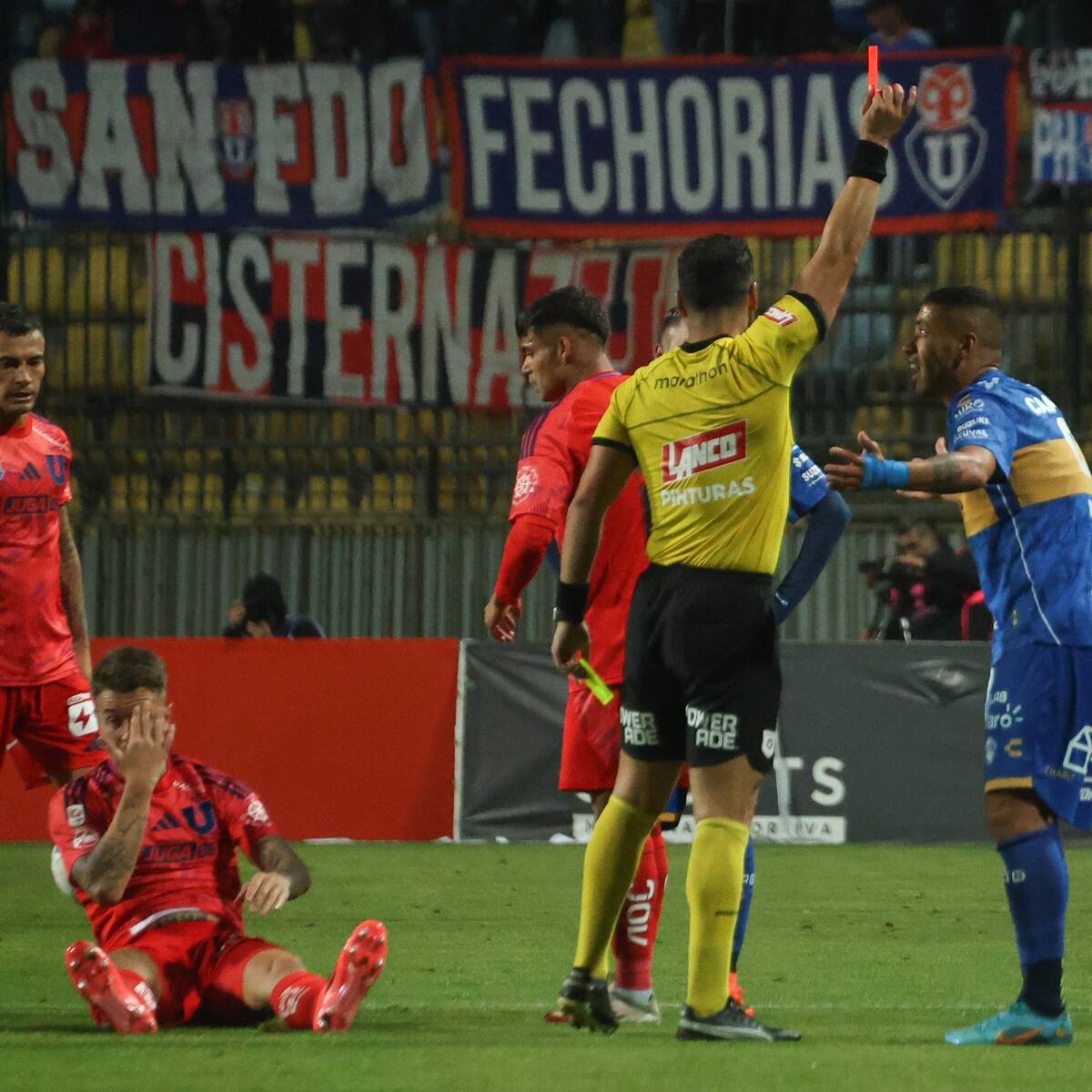 “Cuando echan a un jugador de un equipo grande…”: la queja de Piñeiro por la expulsión que sufrió Everton ante la U