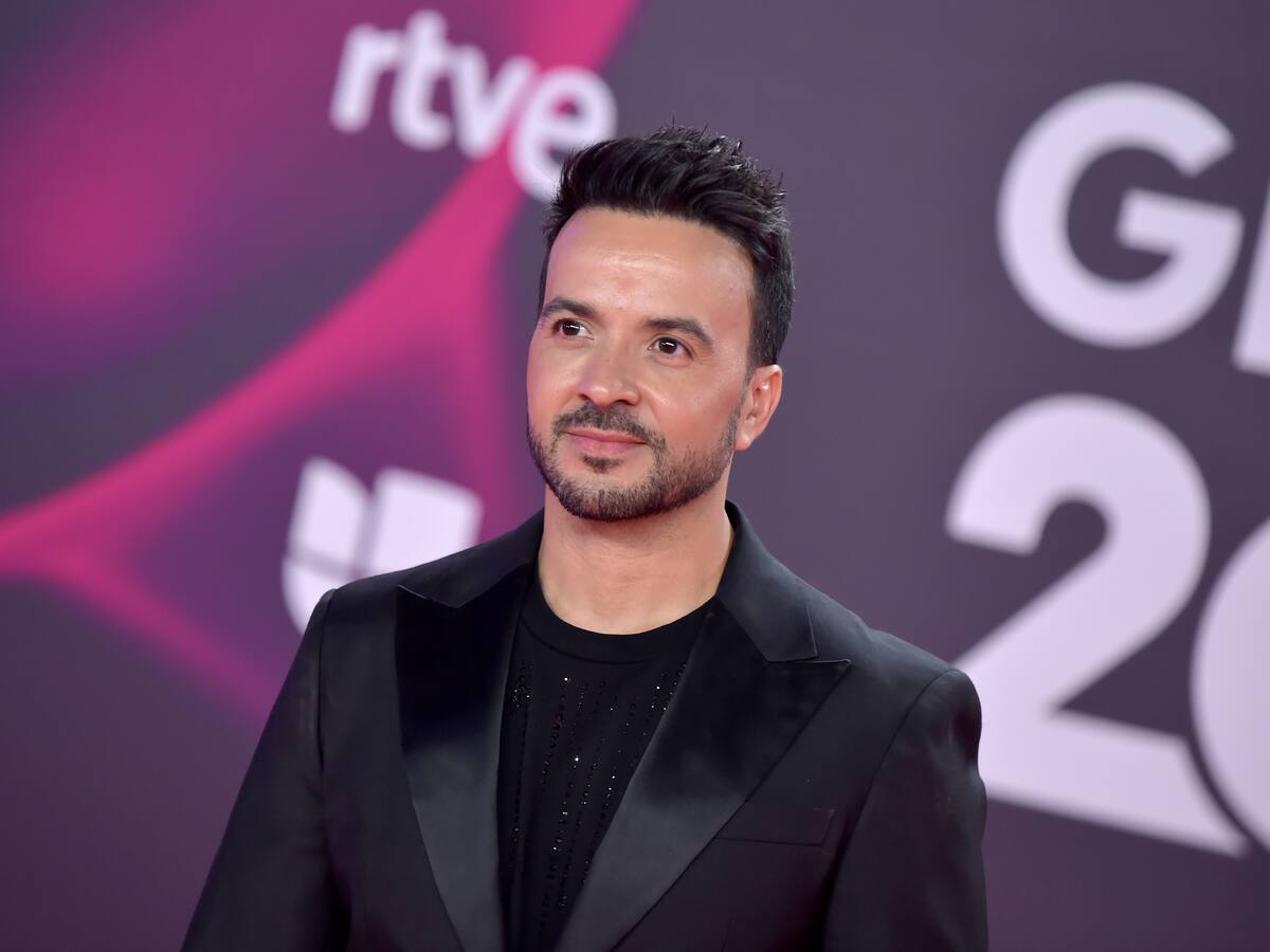 Luis Fonsi lanza su nuevo sencillo “La Romana” cumpliendo con el compromiso de publicar un tema al mes de su nuevo álbum “El Viaje”