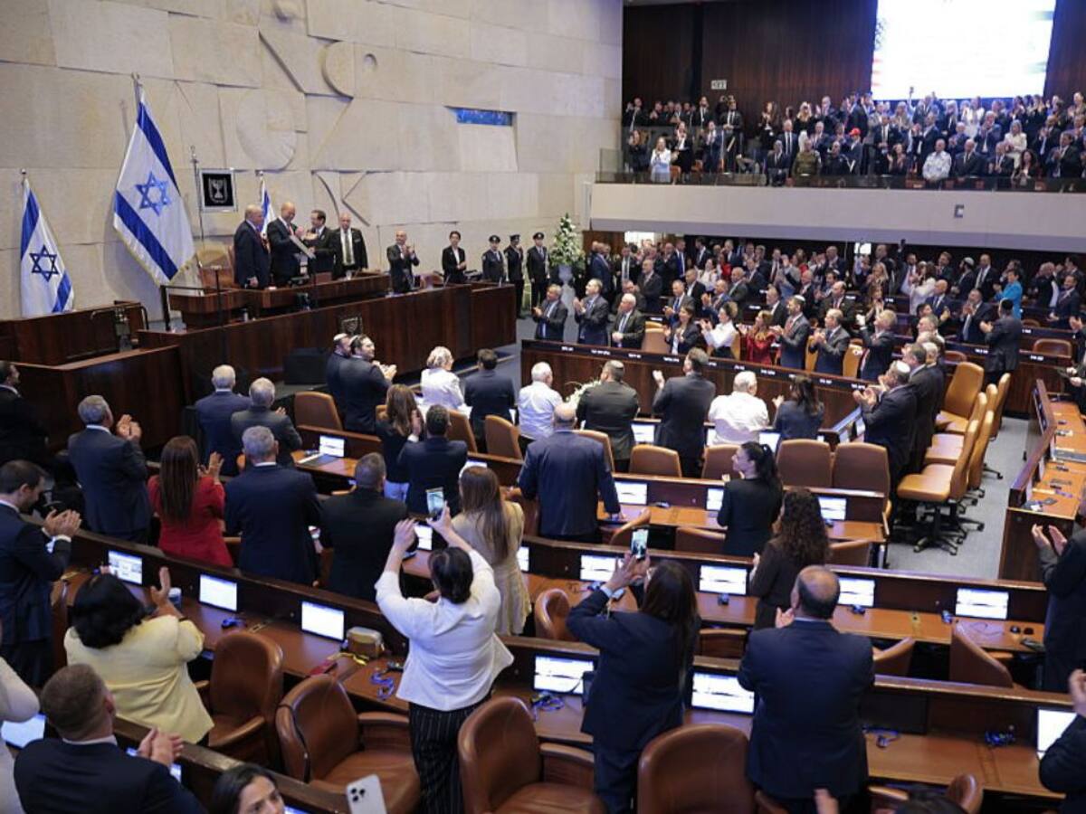 Trump es ovacionado por el Parlamento israelí: Netanyahu lo calificó como “El mejor amigo que Israel ha tenido jamás”
