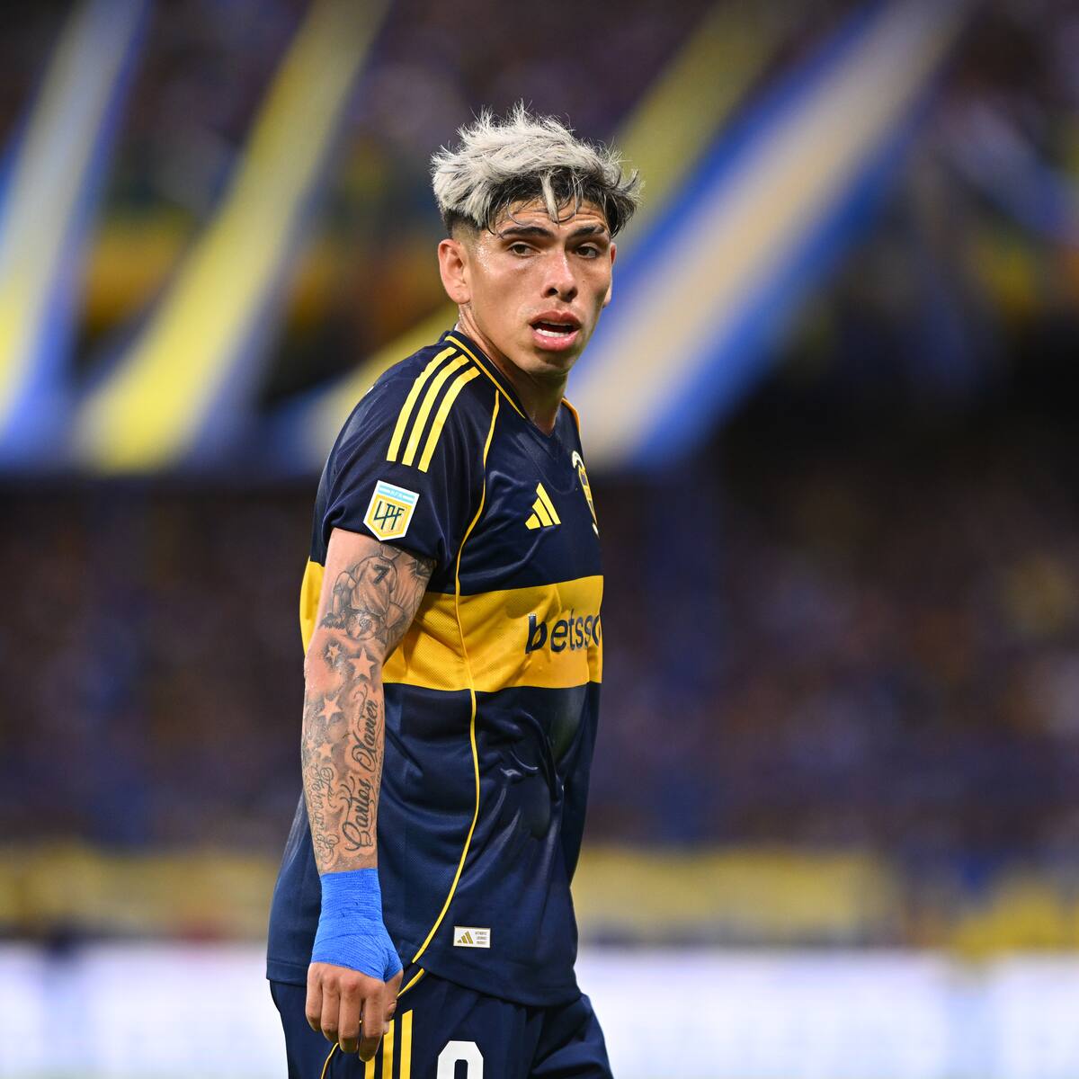 Droga, armas y un auto a nombre del futbolista: los antecedentes que vinculan a Carlos Palacios con la investigación contra su suegro