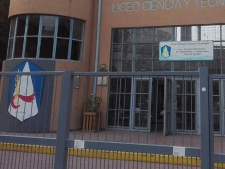 Carabineros frustró toma de liceo sede de PSU en La Cisterna