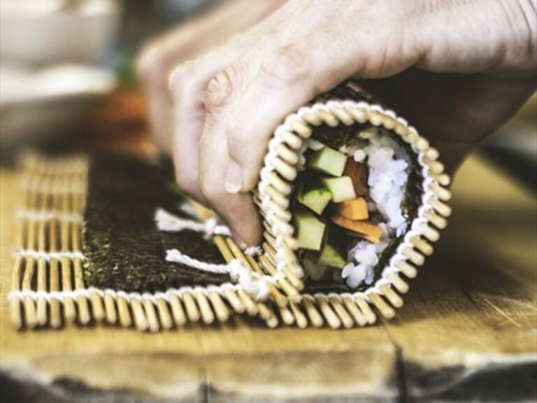 Local de sushi quedó con prohibición de funcionamiento por intoxicación masiva por salmonella