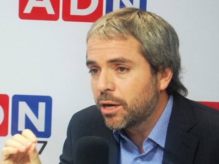 Ministro Blumel: Cuando la migración no se aborda de buena manera surgen las actitudes xenofóbicas