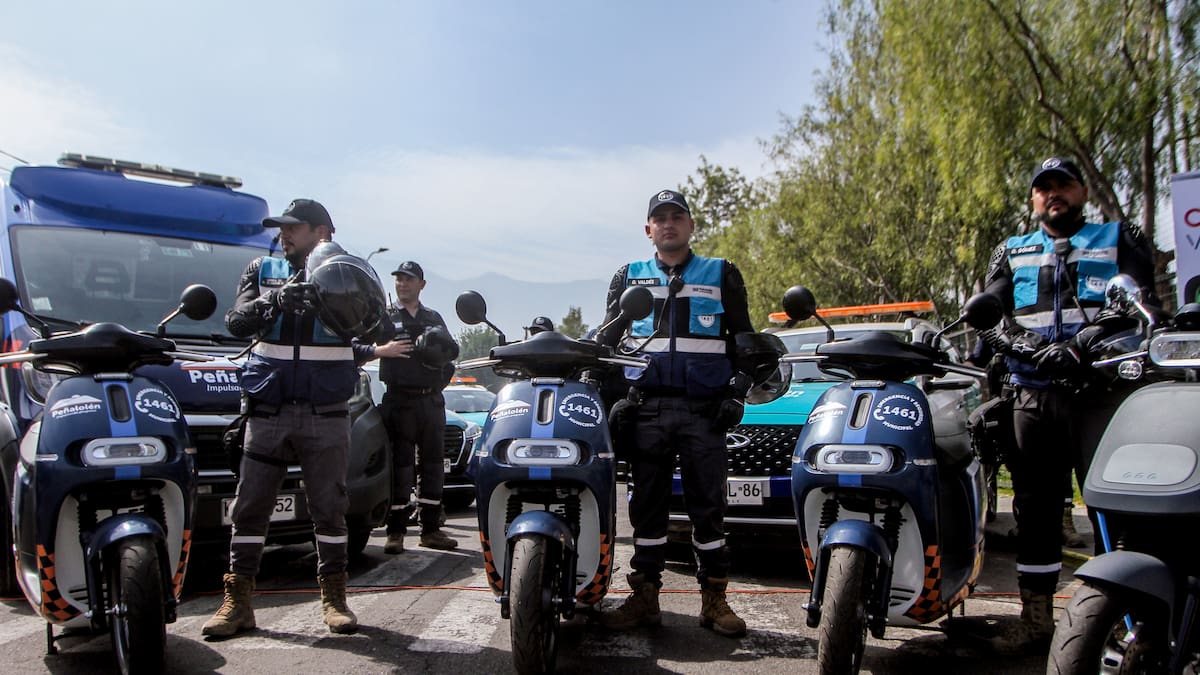 Peñalolén lanza nuevo plan de seguridad ante alza de turbazos: incorporaron la primera flota de motos eléctricas