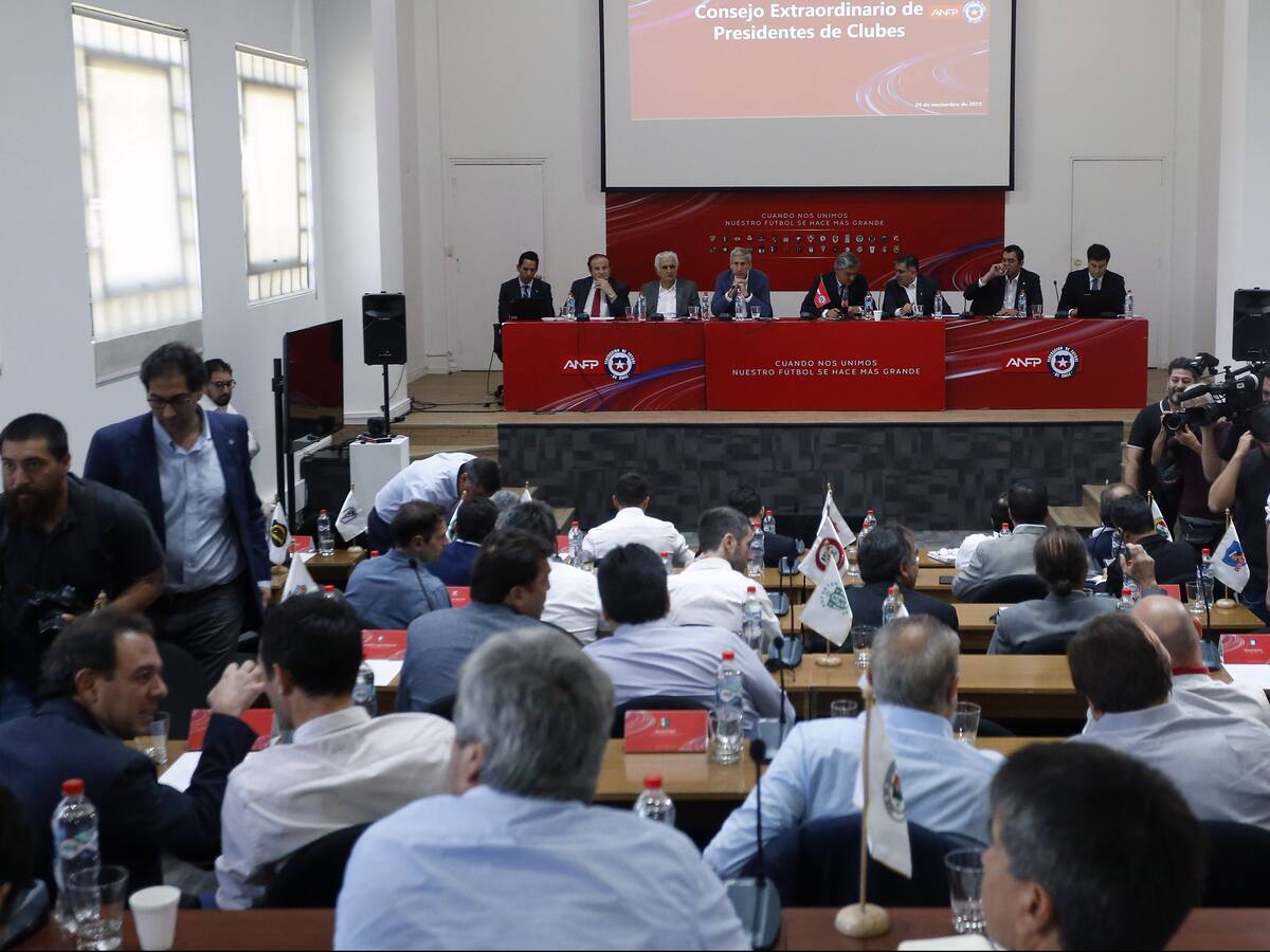 Este jueves la ANFP define a su nuevo mandamás en sesión extraordinaria del Consejo de Presidentes