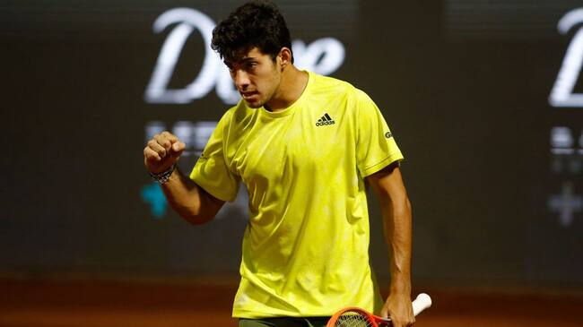 SANTIAGO, CHILE - MARCH 13: Cristian Garin of Chile celebrates his victory against Daniel Elahi Galan on Colombia during the semifinal of Chile Dove Men+Care Open at Club Deportivo Universidad CatÛlica on March 13, 2021 in Santiago, Chile. (Photo by Marcelo Hernandez/Getty Images)