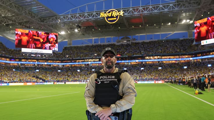 “Estuvo sujeta a las decisiones de las autoridades...”: Conmebol se defiende tras los incidentes que marcaron la previa de la final de Copa América