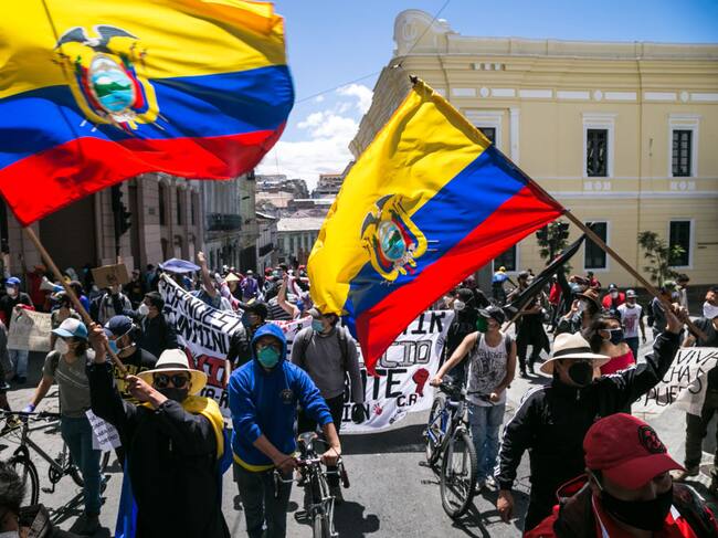 La ciudadanía protesta contra el poder ejecutivo en Quito