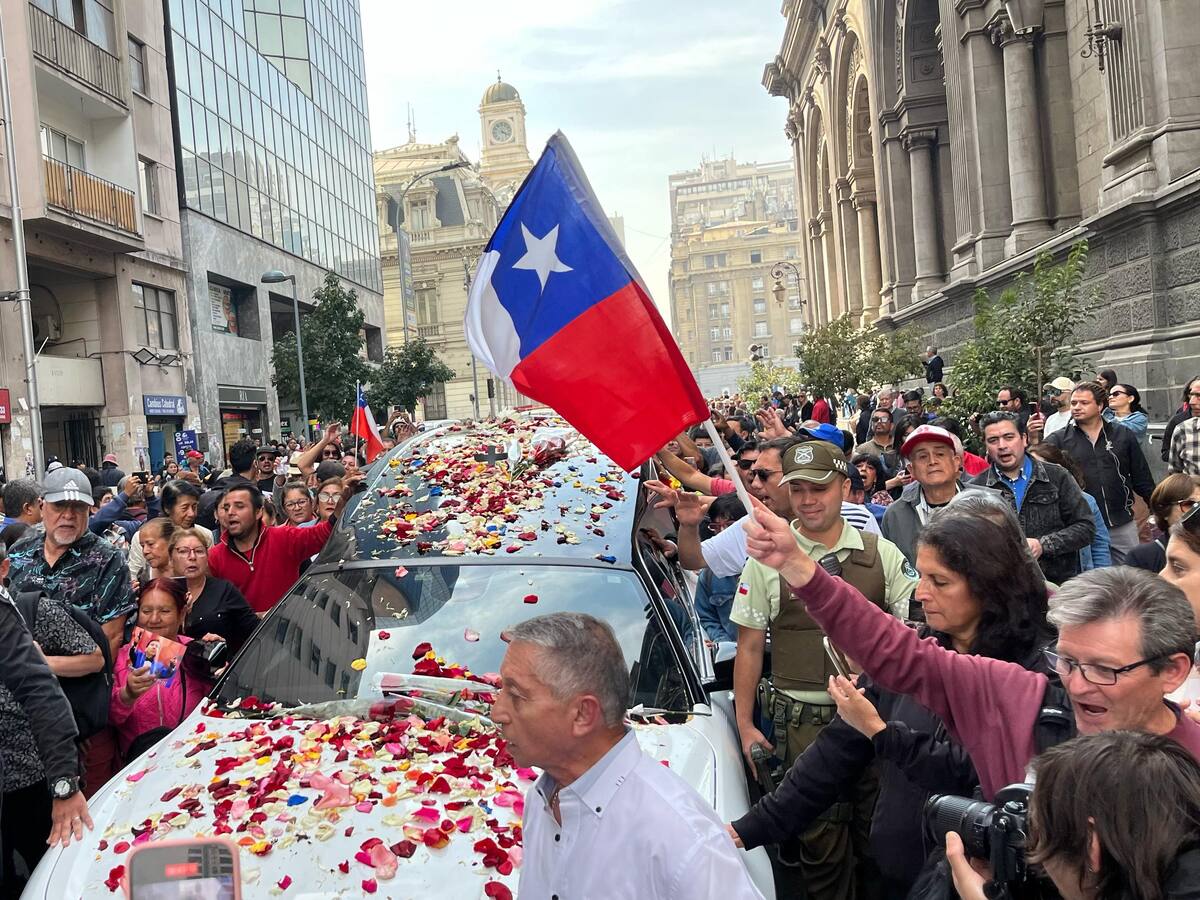 Estas son las emotivas postales que dejó la despedida de Tommy Rey en la Catedral de Santiago