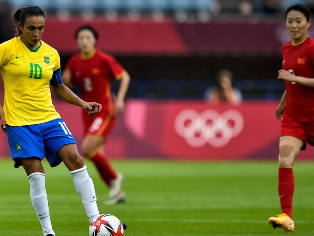 Pelé se rindió en elogios ante Marta: «Ayudas a construir un mundo mejor con tu talento, en el que las mujeres ganen más espacio»