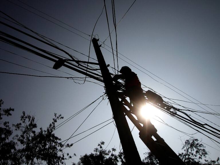 Reportan corte de luz en Vitacura: usuarios acusan hasta una hora sin suministro