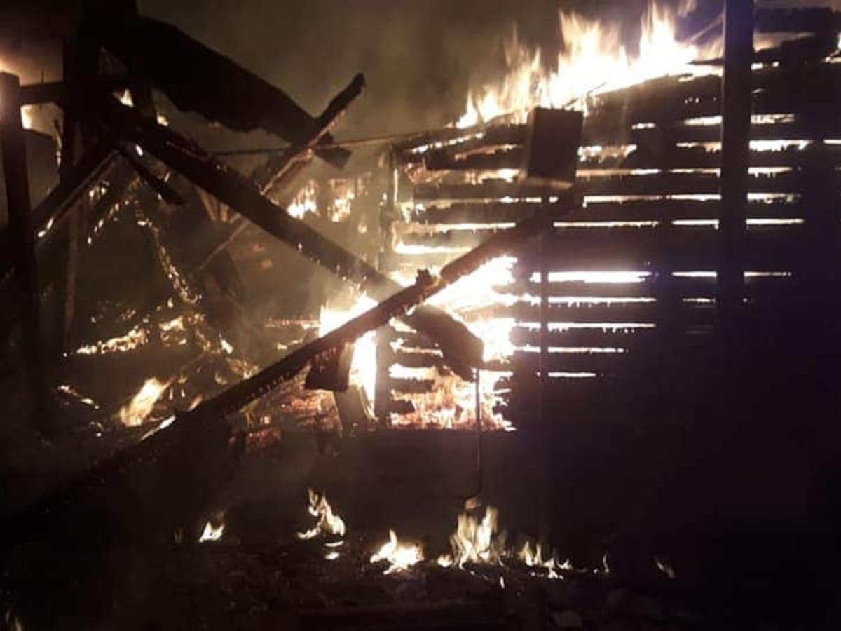Nuevo ataque incendiario al norte de Tirúa dejó una escuela rural completamente destruida