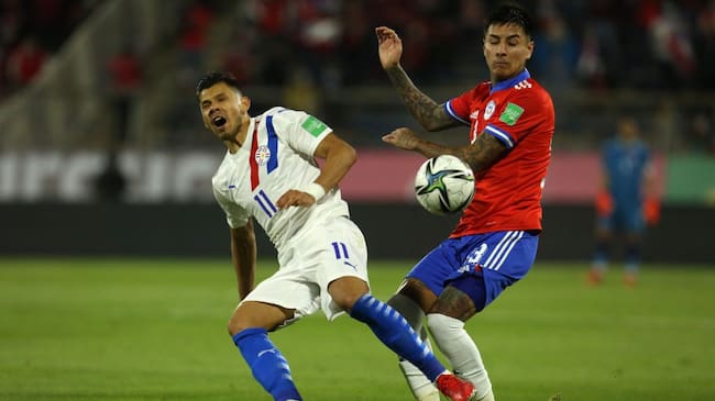 El listado de 11 jugadores de Chile que pueden quedar suspendidos por acumulación de tarjetas amarillas