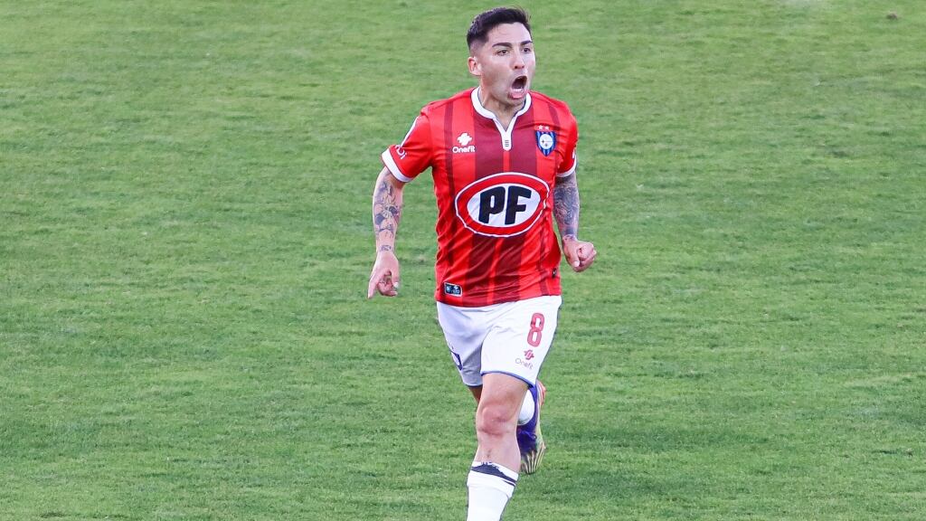 Huachipato margina a tres futbolistas de sus prácticas por líos contractuales