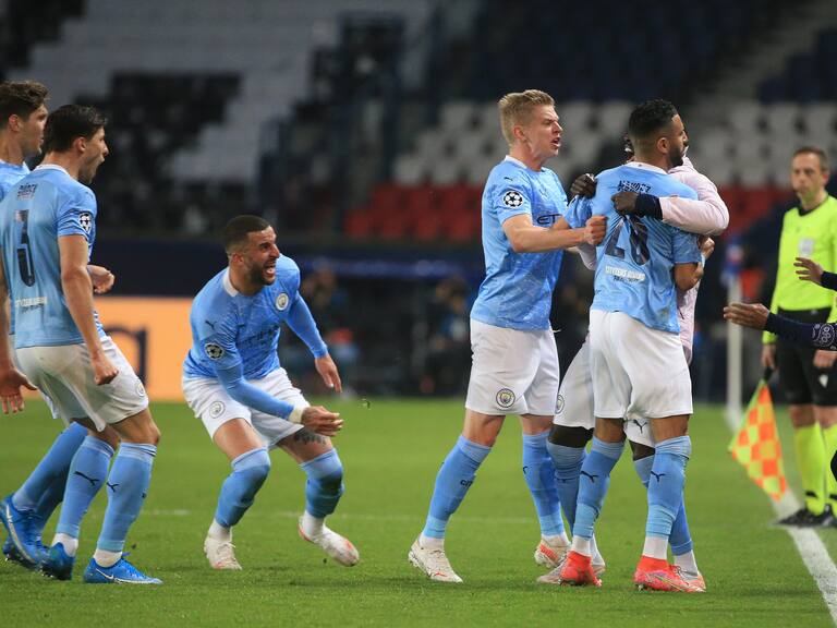 PARIS, FRANCE - APRIL 28: Riyad Mahrez of Manchester City celebrates with Oleksandr Zinchenko and Benjamin Mendy after scoring their side's second goal during the UEFA Champions League Semi Final First Leg match between Paris Saint-Germain and Manchester City at Parc des Princes on April 28, 2021 in Paris, France. Sporting stadiums around France remain under strict restrictions due to the Coronavirus Pandemic as Government social distancing laws prohibit fans inside venues resulting in games being played behind closed doors. (Photo by Tom Flathers/Manchester City FC via Getty Images)