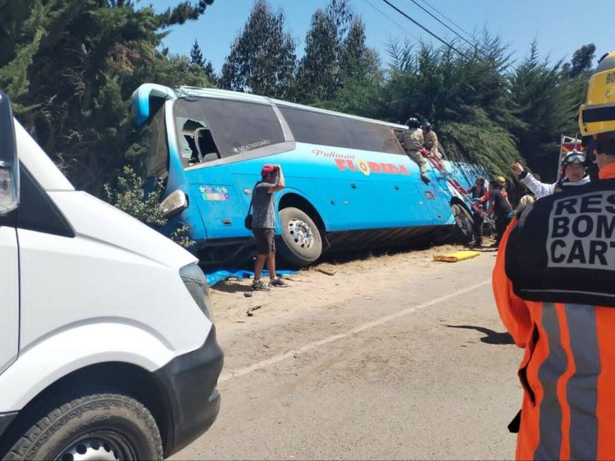 Bus de turistas sufre grave accidente en Cartagena: un fallecido y ocho personas lesionadas