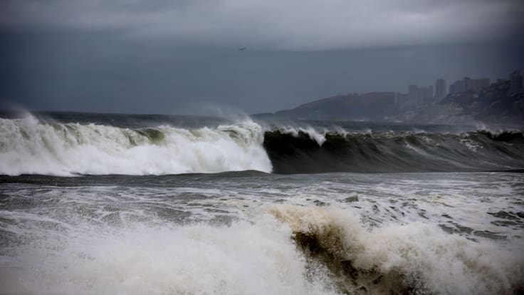 Armada emite aviso de marejadas en gran parte de la costa de Chile: cuándo serán y qué zonas se verán afectadas