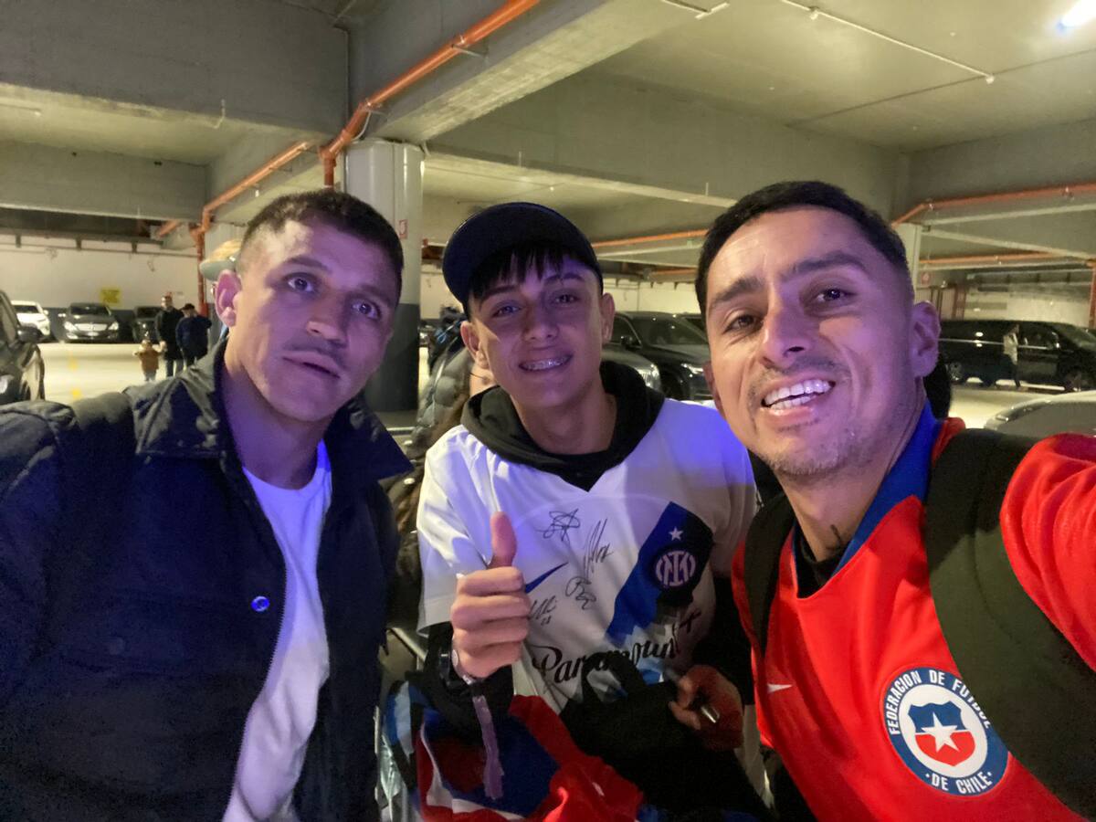 La historia detrás del profesor y su alumno de Tocopilla que se reunieron con Alexis Sánchez en Milán: “Fue el día más feliz de mi vida”