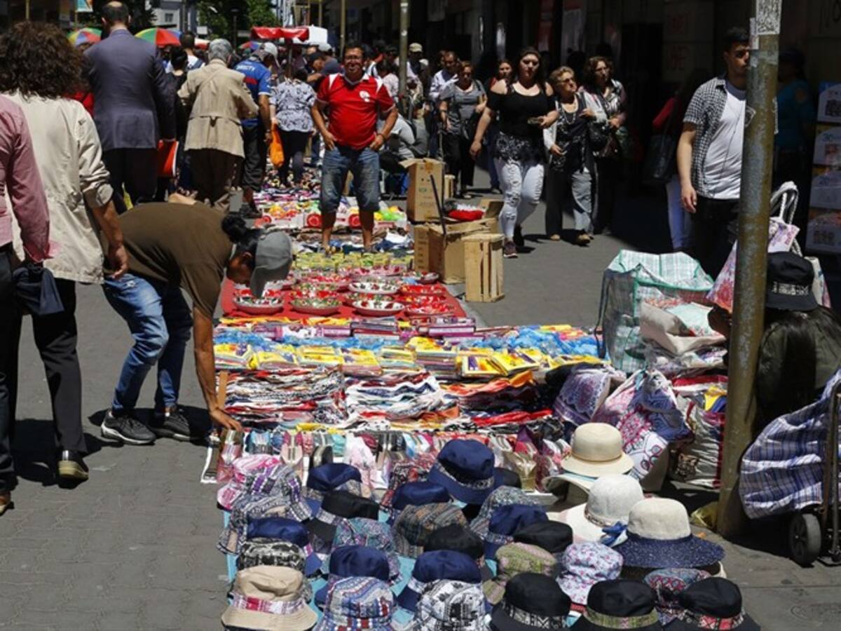 Comercio ambulante habría aumentado desde el estallido social según estudio