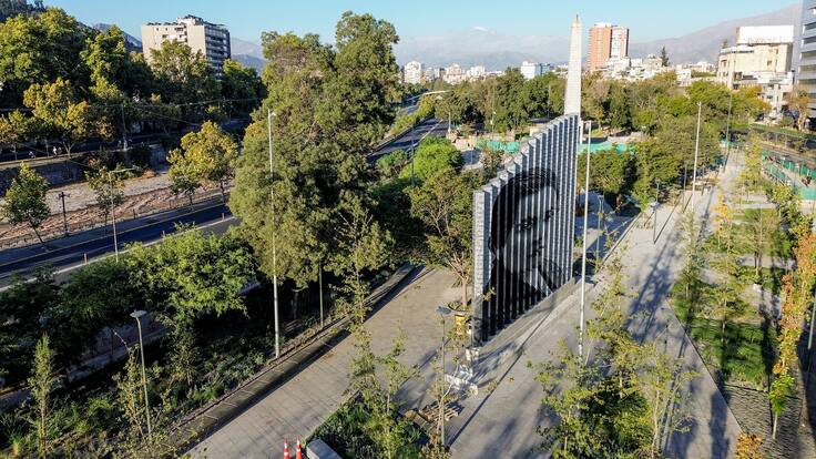 Monumento “Lucila” a Gabriela Mistral entra en su fase final en el Nudo Baquedano: “Es un reconocimiento a una figura fundamental de Chile”