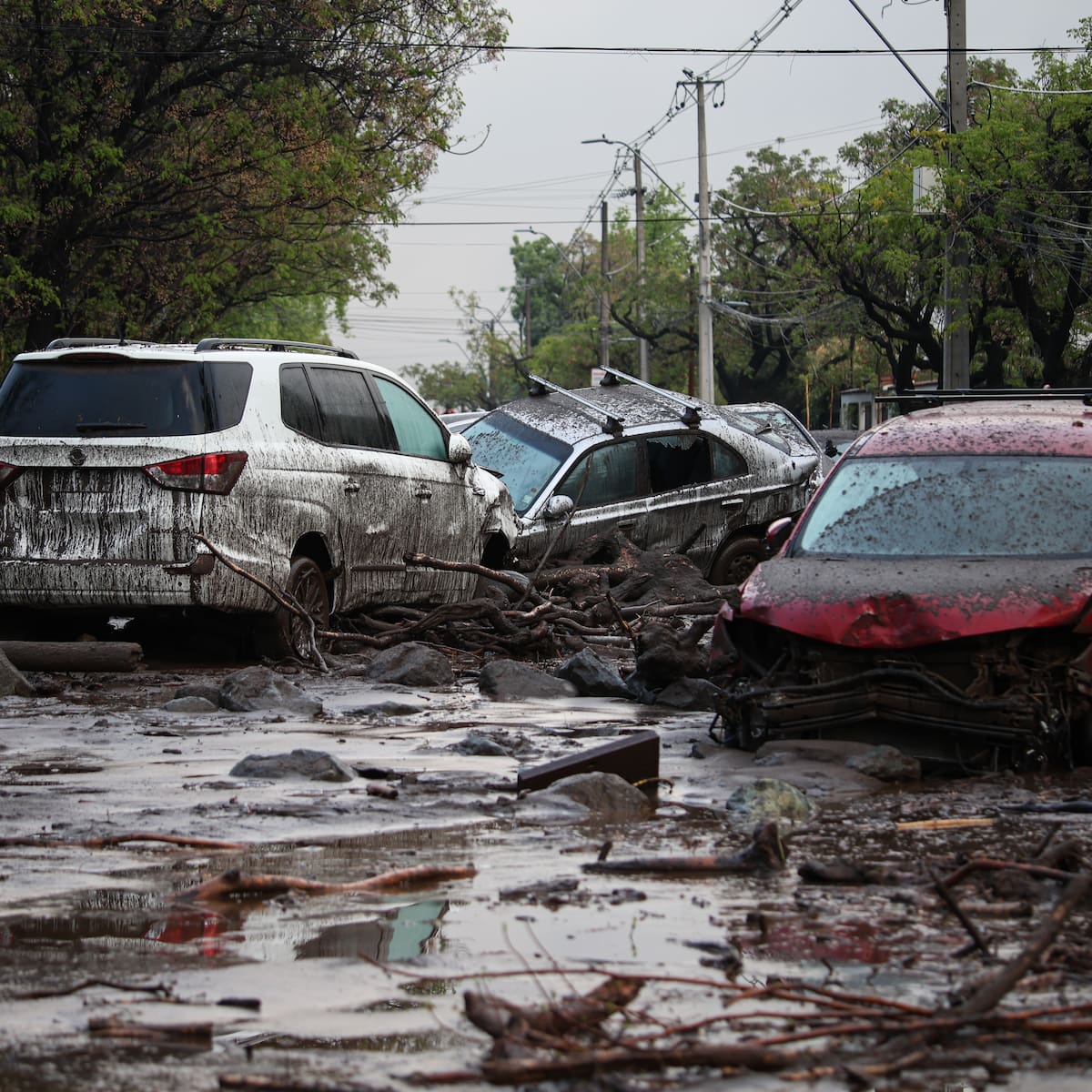 Minsal declara Alerta Sanitaria en toda la Región Metropolitana por riesgo de aluviones y nuevo sistema frontal