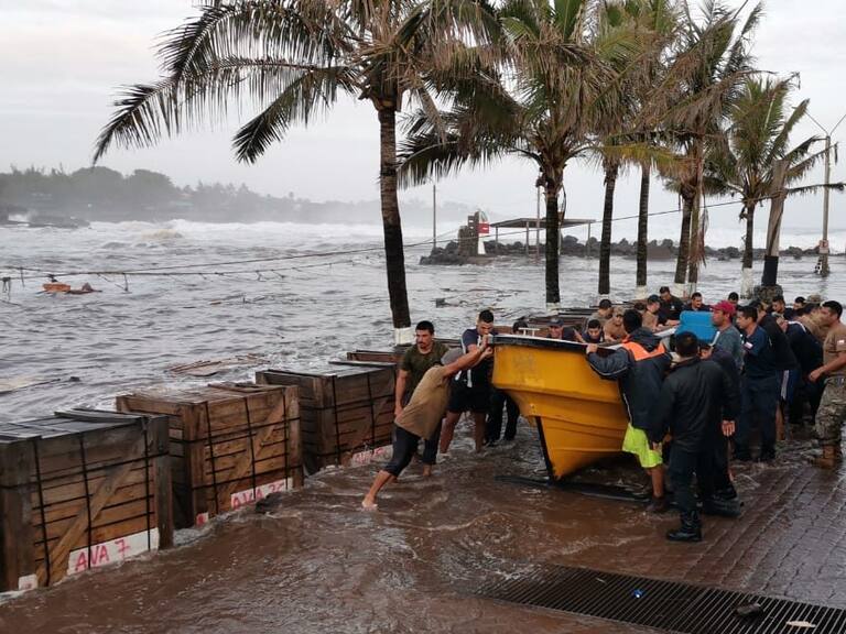 Rapa Nui: Marejadas anormales con olas de hasta seis metros dejaron daños en el borde costero