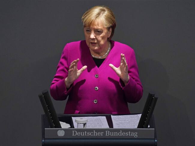 La canciller alemana Angela Merkel ante el Bundestag