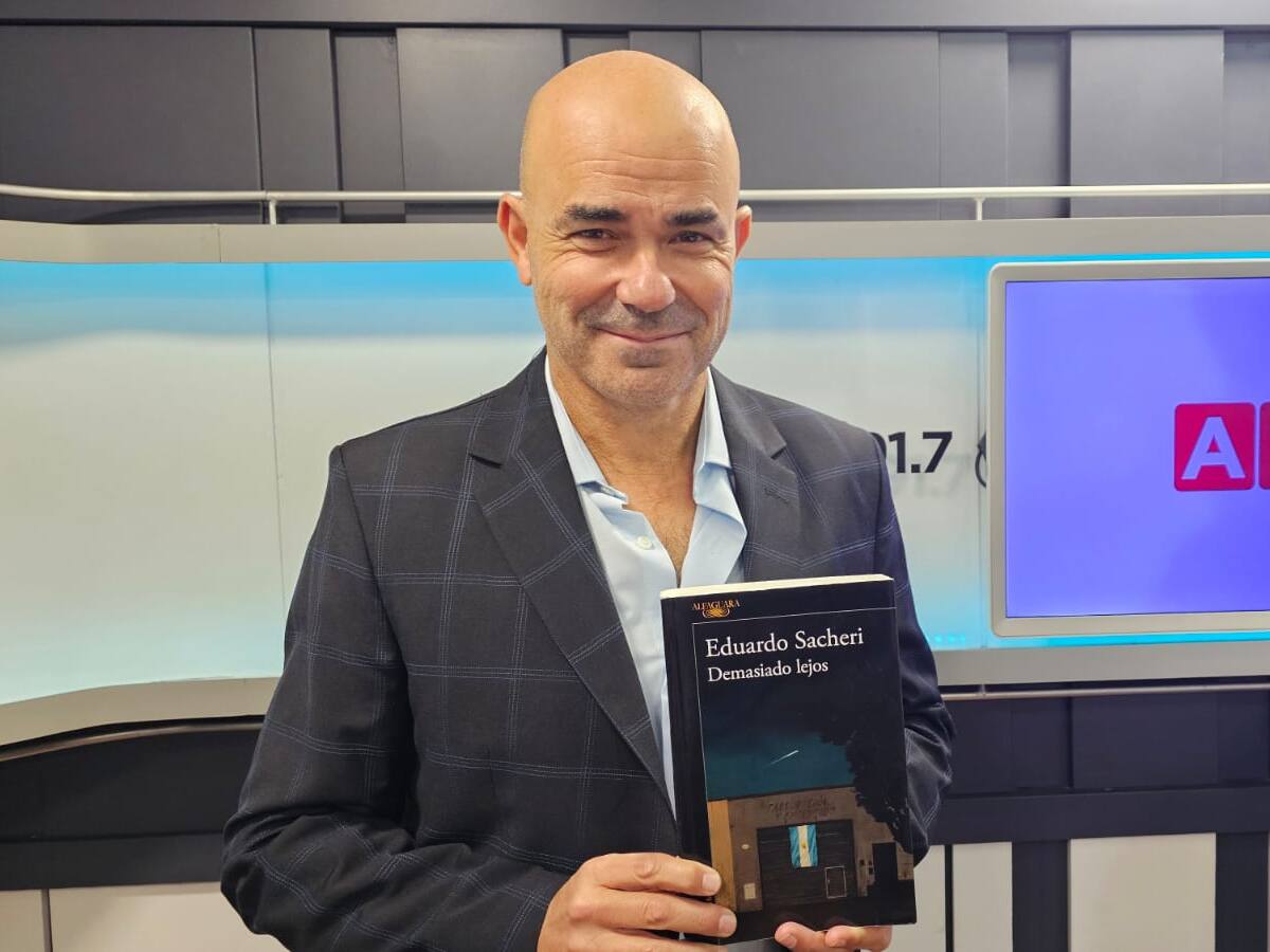 Eduardo Sacheri y su nuevo libro sobre la guerra de Las Malvinas: “La sociedad argentina no se hizo cargo y eso es incómodo”