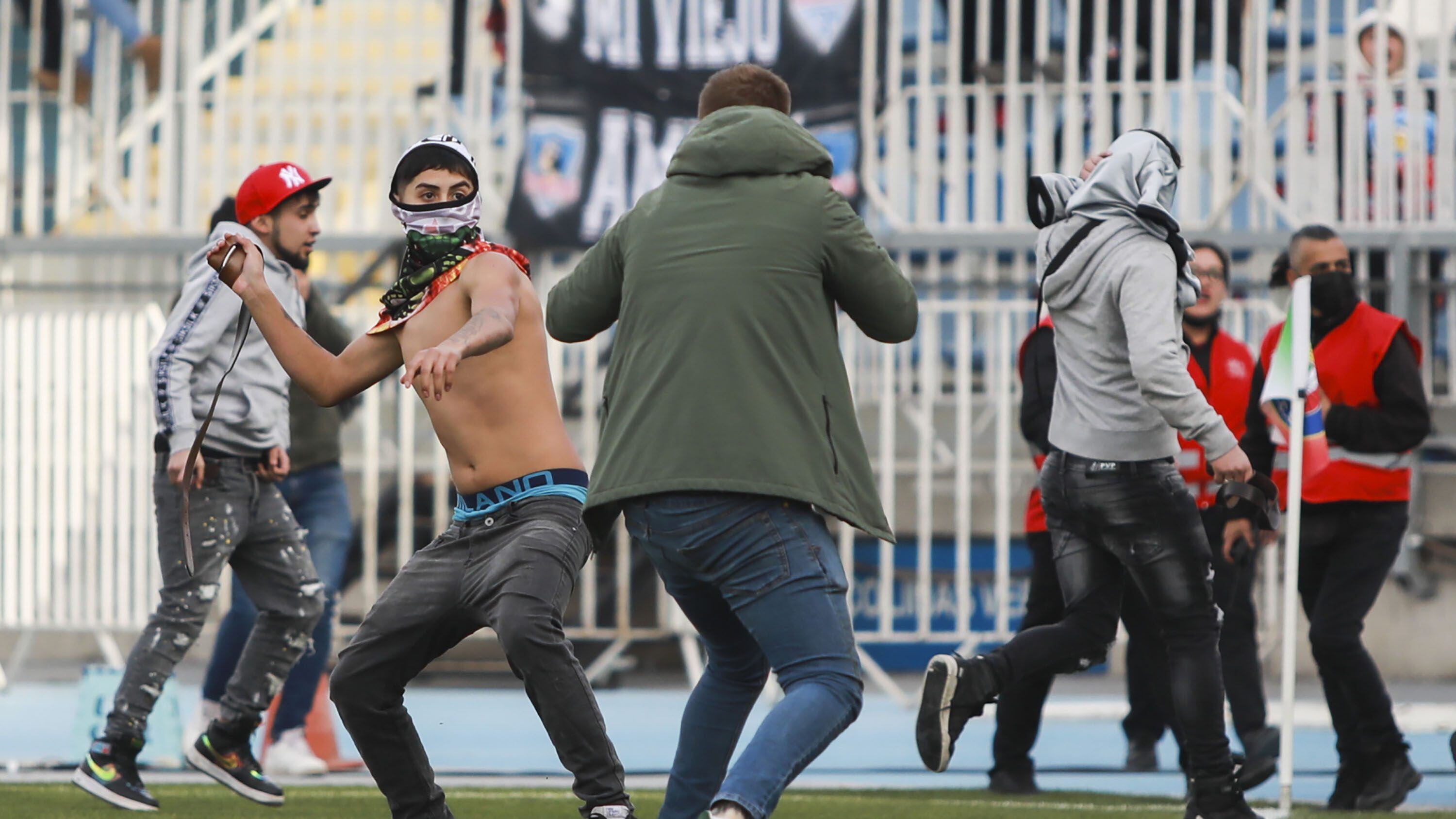 Barristas de Colo Colo protagonizan incidentes en El Teniente
