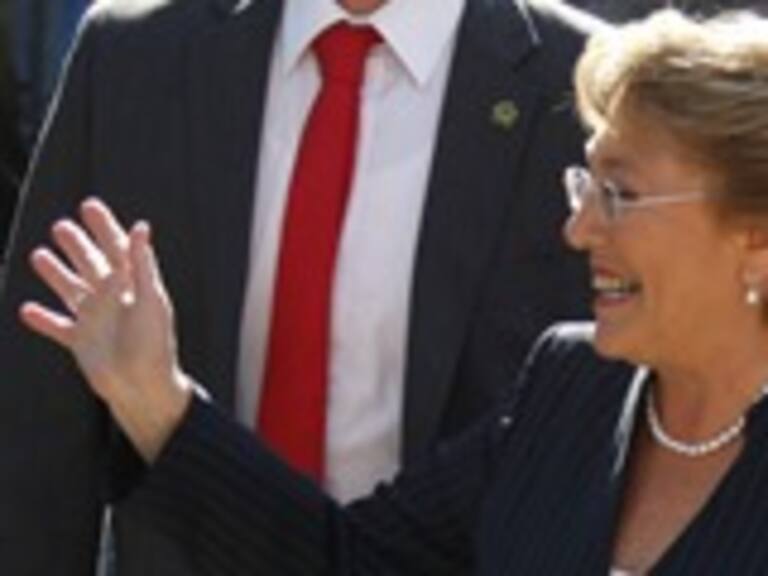 UDI: Michelle Bachelet copia el camino que llevó a Venezuela y España a la crisis