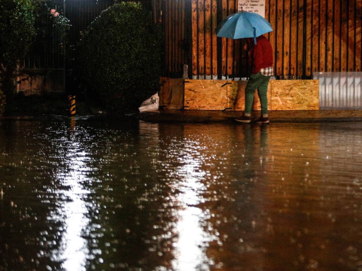 Experto en gestión de desastres por nuevo sistema frontal: “Santiago ha ido creciendo y desarrollándose de espalda a este riesgo”