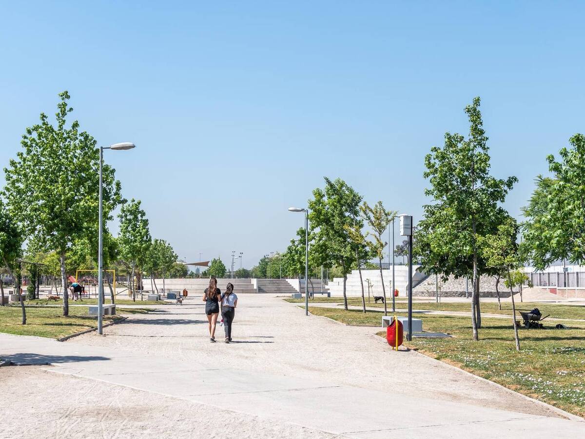 Más de 40 hectáreas y con entrada gratuita: el pulmón verde de Santiago que cambia de color en otoño
