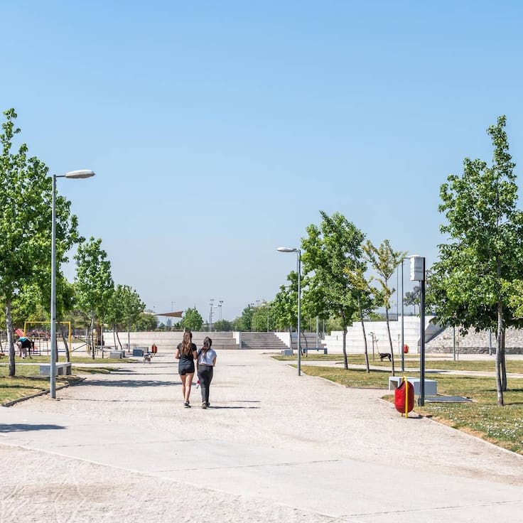 Más de 40 hectáreas y con entrada gratuita: el pulmón verde de Santiago que cambia de color en otoño