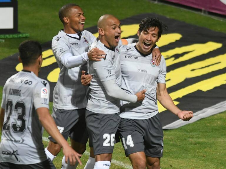 Matías Fernández tras marcar en el fútbol chileno después de casi 15 años: «Quiere decir que estamos viejos»