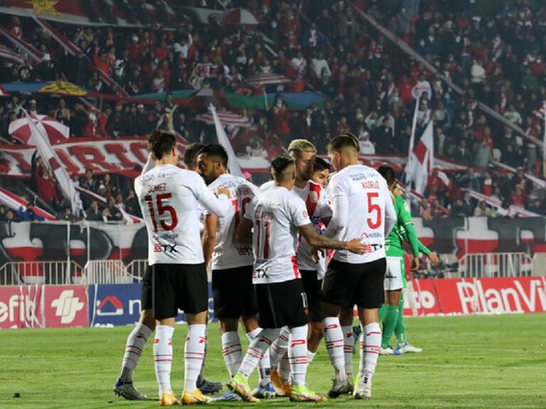Curicó Unido goleó en un partidazo a Audax Italiano y se metió de lleno en el cuarto puesto del Campeonato Nacional