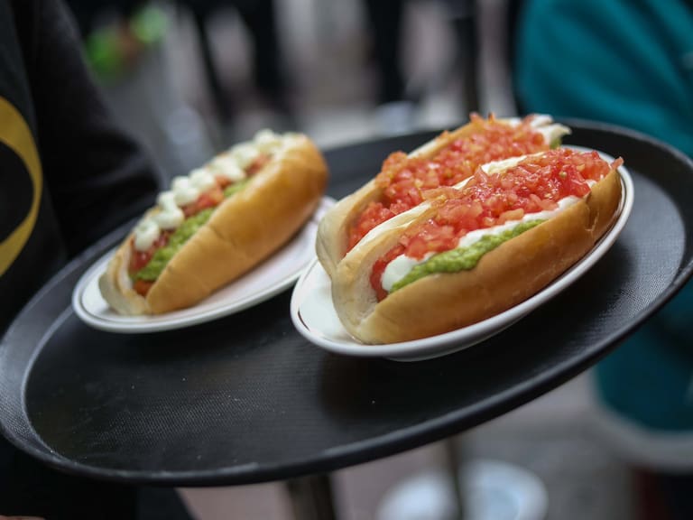 Regalarán 1.000 completos este viernes 20 de marzo en el Metro de Santiago: a qué hora y en cuál estación