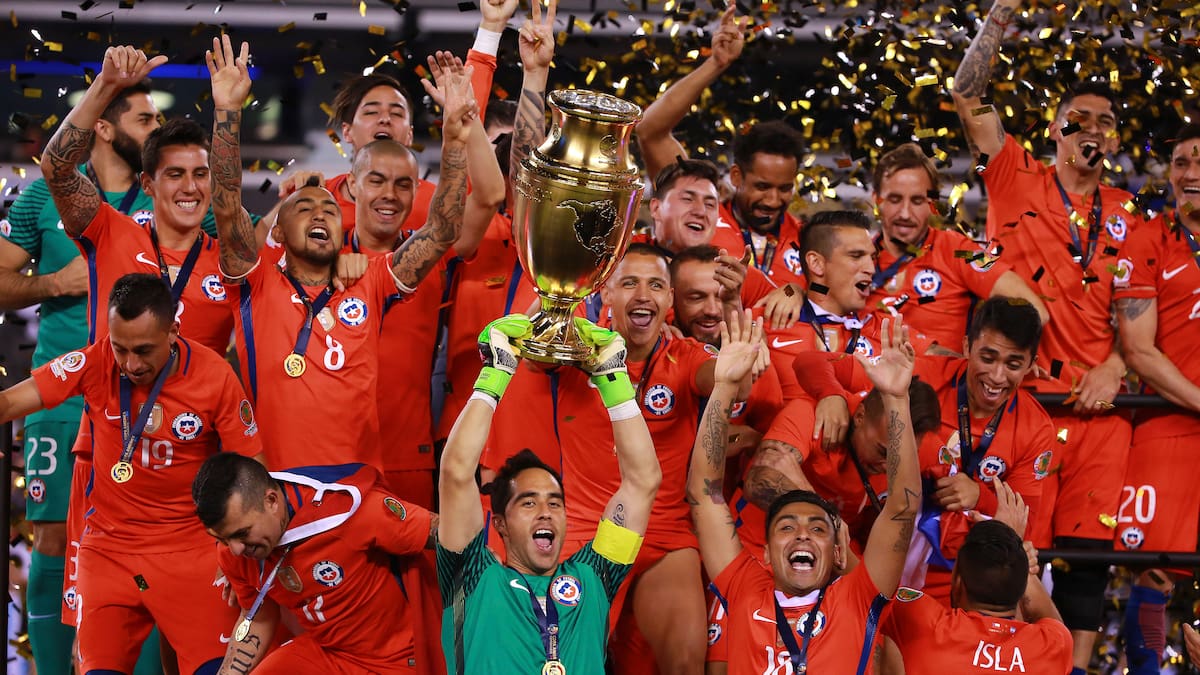 ¿Está Chile entre las 10 mejores selecciones del mundo en la historia del fútbol? El debate que enciende las redes sociales