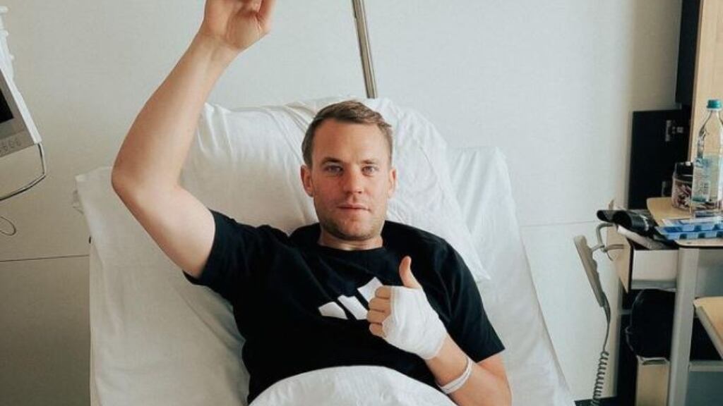 Manuel Neuer se fractura esquiando y es baja en el Bayern Munich por el resto de la temporada