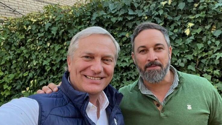 Tras pasar a segunda vuelta: líder de Vox, partido de ultraderecha español, felicita a José Antonio Kast