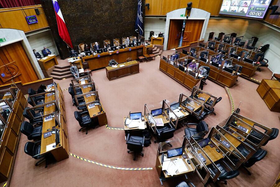 Sesión en la sala del Senado
