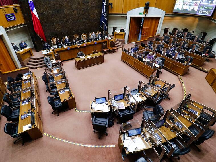 Sesión en la sala del Senado