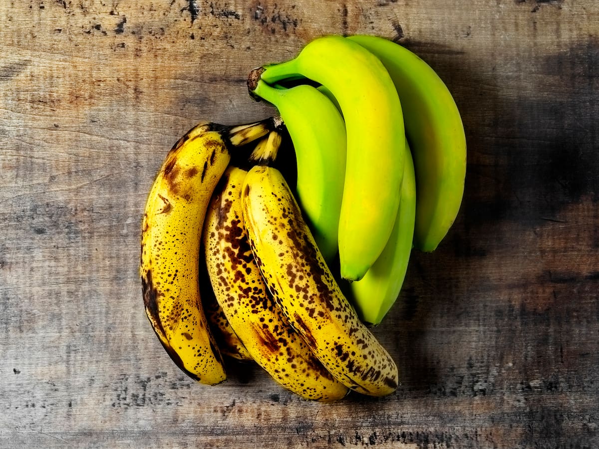 ¿Es cierto que si el plátano está más maduro tiene más calorías y azúcar? Esto dicen los nutricionistas