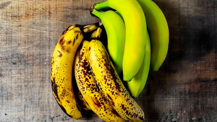 ¿Es cierto que si el plátano está más maduro tiene más calorías y azúcar? Esto dicen los nutricionistas